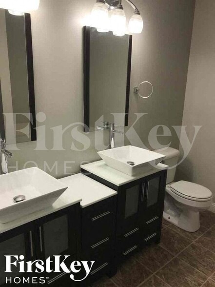 Building Photo - 1293 River Ridge Dr