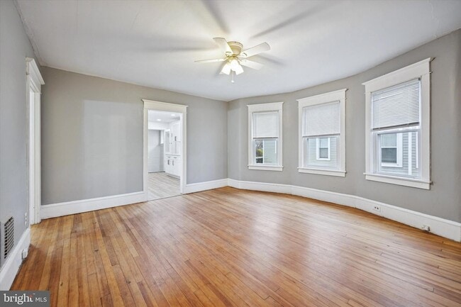 Building Photo - 407 N Broadway