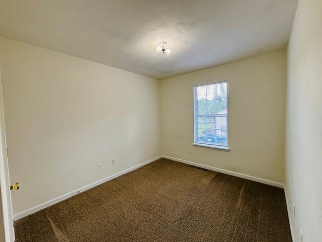 Building Photo - 840 Patrick Henry Dr