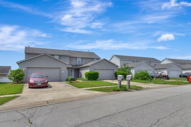 Building Photo - Turnberry Ridge – 3 Bedroom, 2.5 Bath Zero-Lot Home with 2-Car Garage