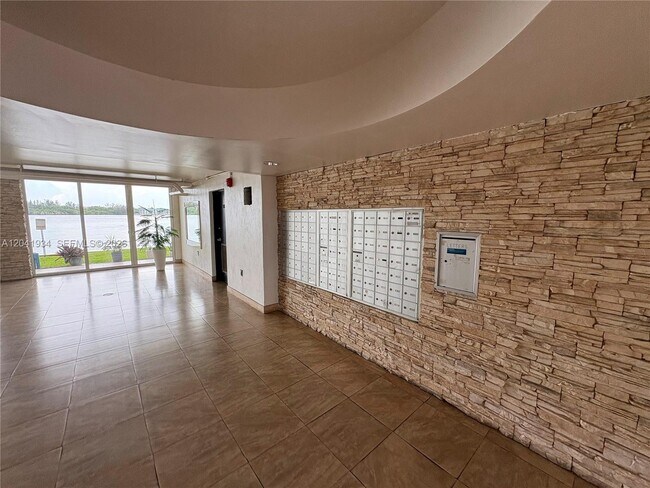 Building Photo - 1075 NE Miami Gardens Dr