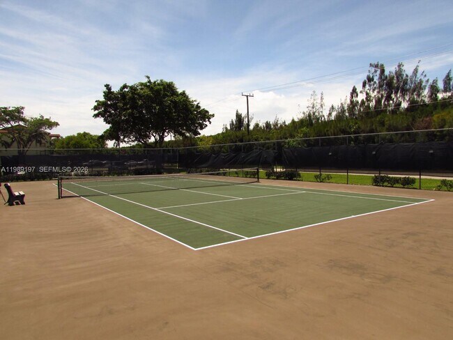 Building Photo - 1400 SW 124th Terrace