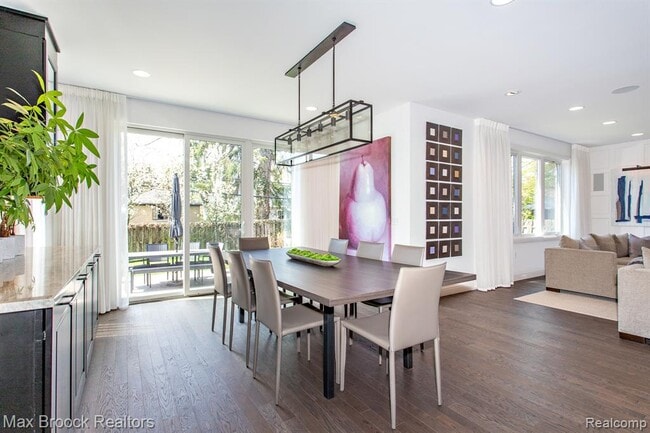 Building Photo - 25925 York Rd