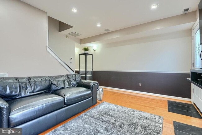 Building Photo - 624 Jasper St