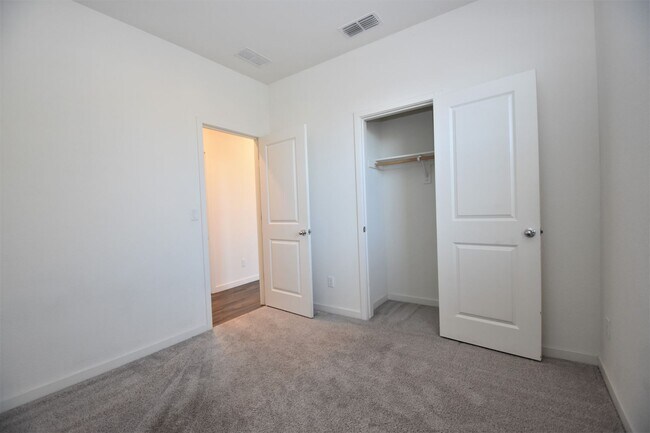 Building Photo - 3998 E Commerce Way