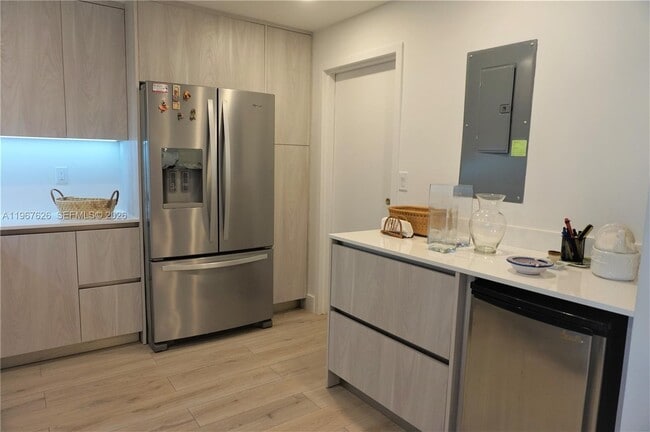 Building Photo - 210 Seaview Dr