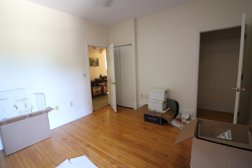 Building Photo - 1090 Beacon St