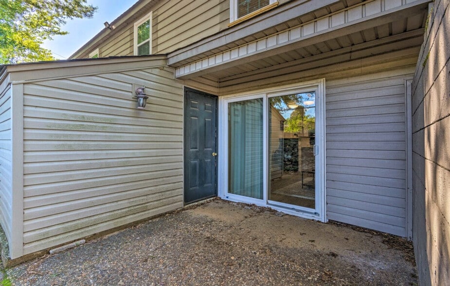 Building Photo - 626 Jack Stephens Dr