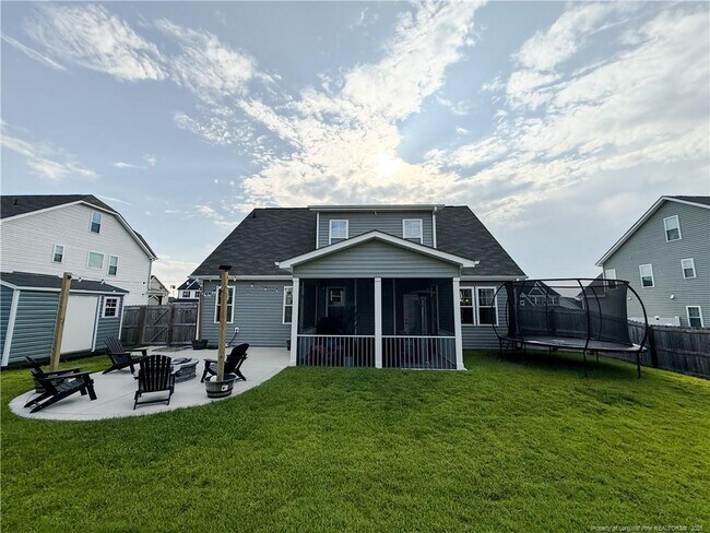Building Photo - 490 Bedford Dr