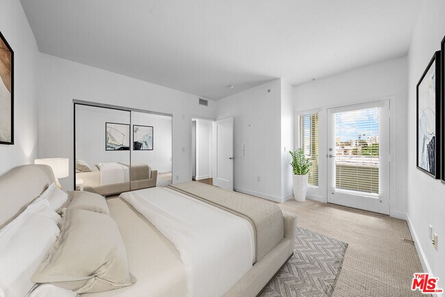 Building Photo - 436 S Virgil Ave