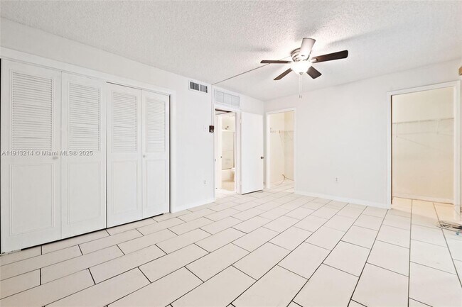 Building Photo - 20310 NE 2nd Ave