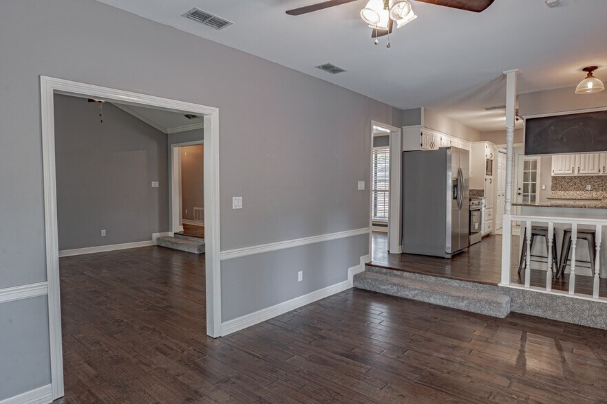 Building Photo - 10926 Mosswood Dr