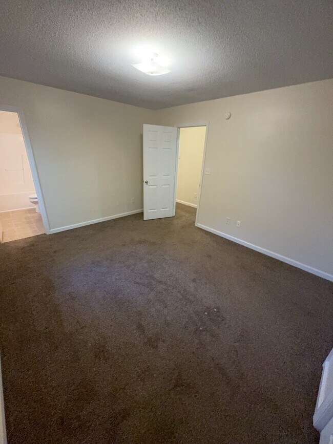 Building Photo - Charming 3 Bedroom, 2 Bath Home in Hubert-132 Daphne Drive