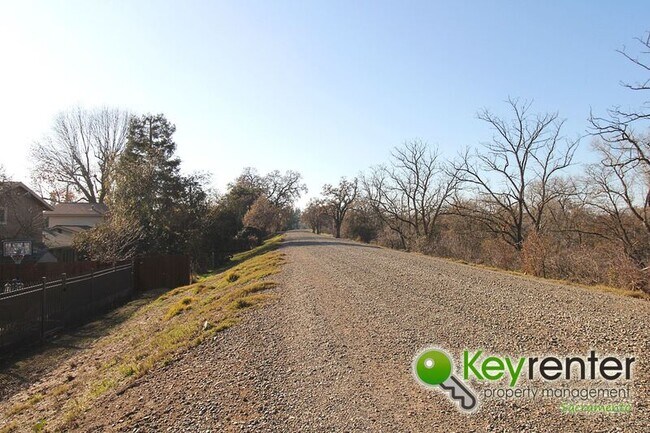 Building Photo - 2308 Rogue River Dr