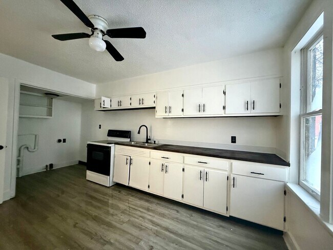 Building Photo - Four Bedroom Home in Muskegon