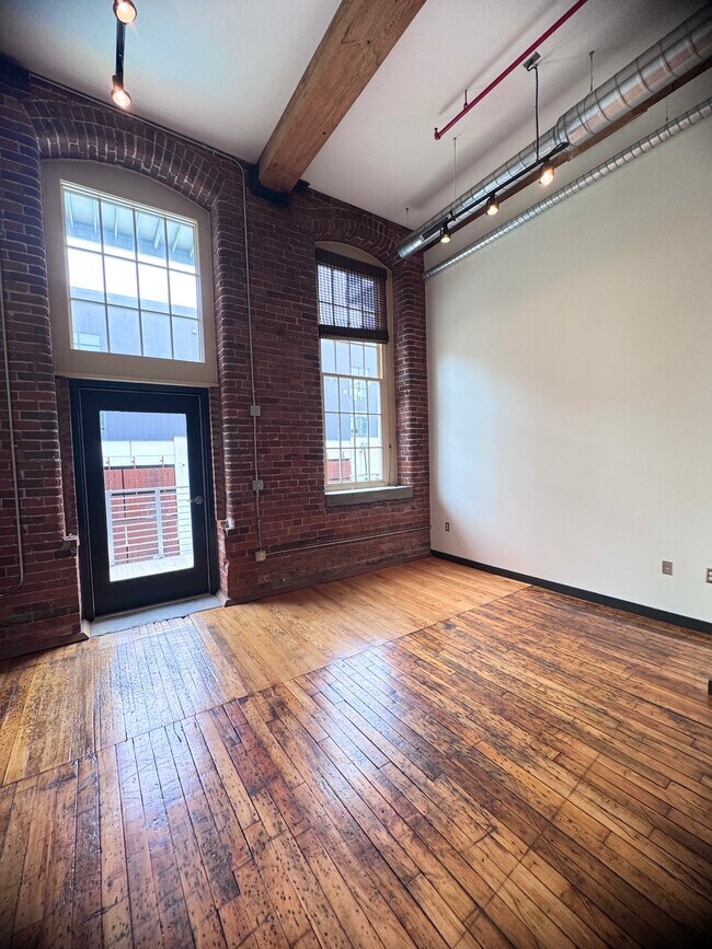 Building Photo - 1350 Rosa L Parks Blvd