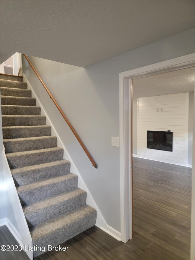 Building Photo - 10315 Amberwell Park Rd
