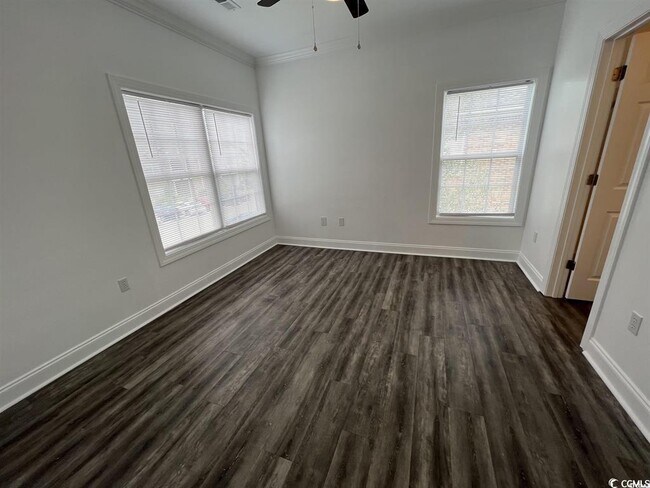 Building Photo - 2057 Silvercrest Dr