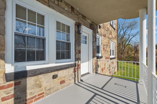 Building Photo - 310 Riverview Ave
