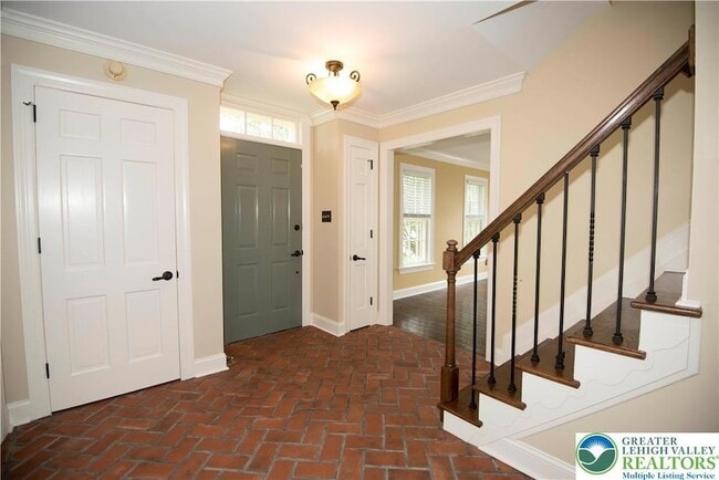 Building Photo - 1528 Wethersfield Dr