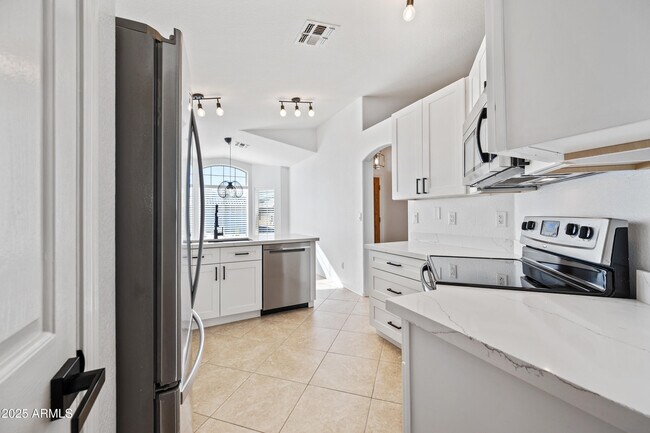 Building Photo - 2508 E Paraiso Dr