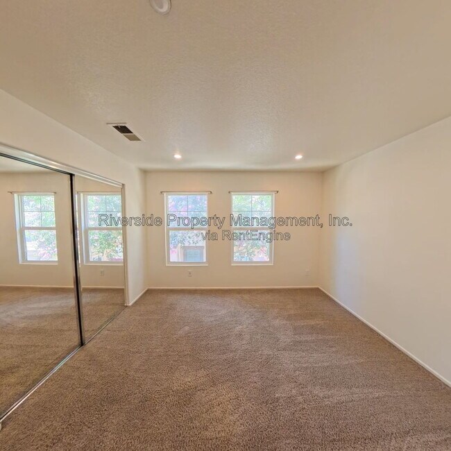 Building Photo - 4031 Cey Ct