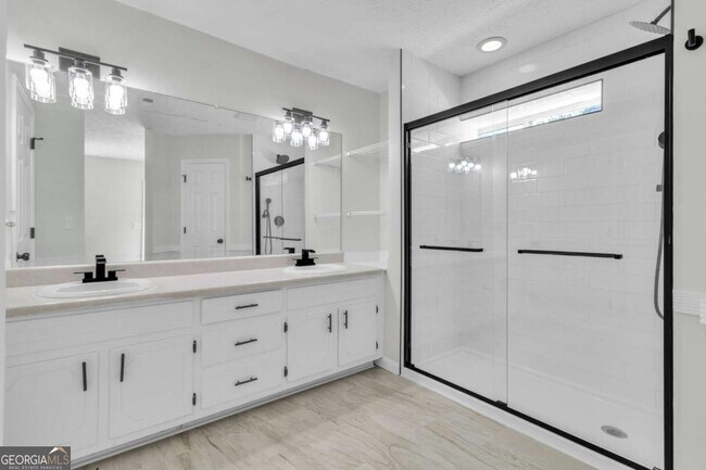 Building Photo - 250 Meadow View Dr