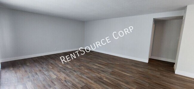 Building Photo - 850 N Redding Way