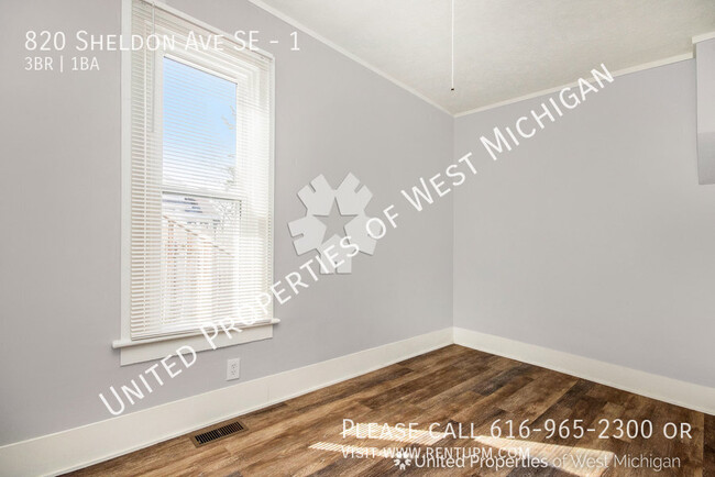 Building Photo - Available Now | 3 Bedroom 1 Bath Lower Lev...