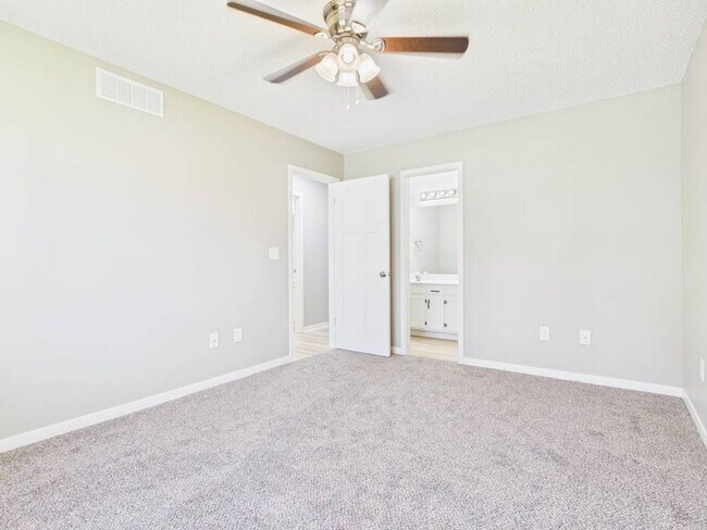 Building Photo - 1206 Foxridge Dr