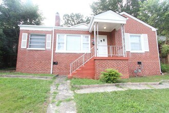 Building Photo - Belview Heights!! Cute! Cute! Cute!
