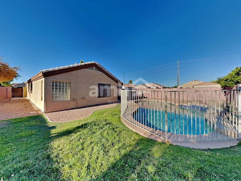 Building Photo - 1925 E Palomino Dr