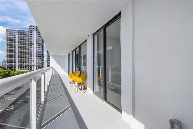 Building Photo - 20515 E Country Club Dr