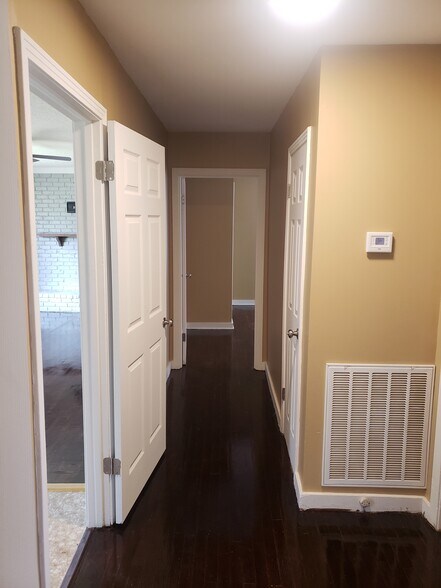 Hallway - 912 Chickasaw Trail