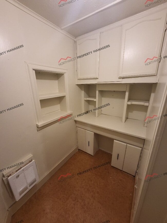 Building Photo - STATUS: *RENTED* | R36B | $925