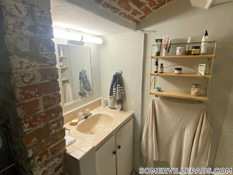 Building Photo - 60 Atherton St