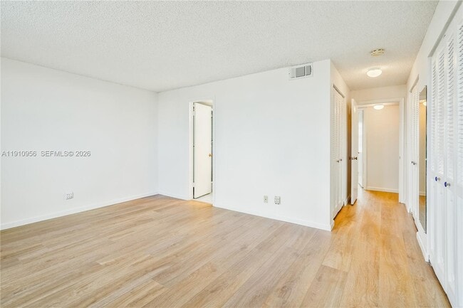 Building Photo - 141 SE 3rd Ave