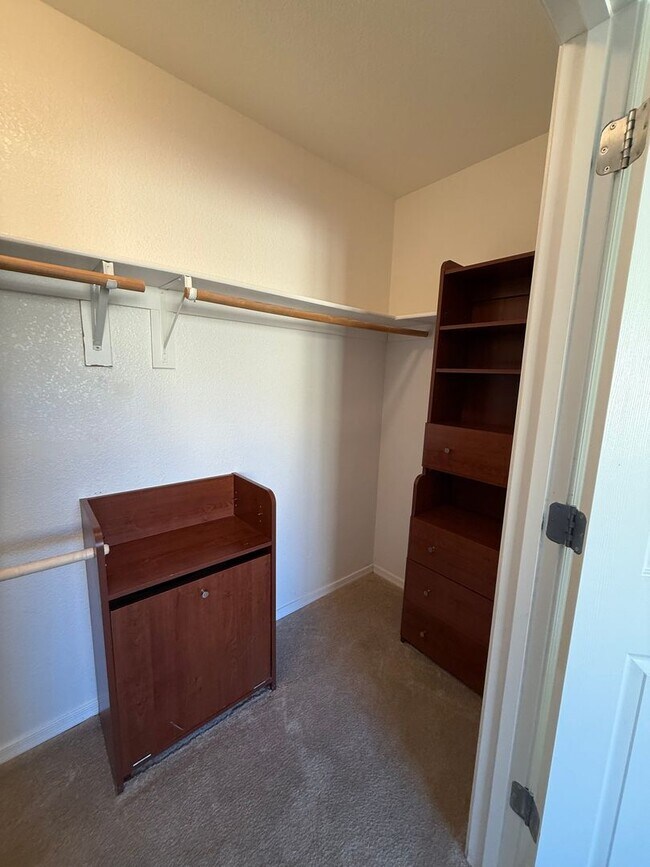 Building Photo - 751 Skyview Ln