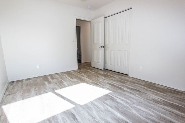 Building Photo - 3 Bedroom 2 bath in Diamond Valley