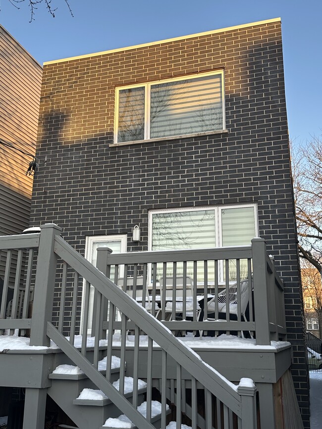 Building Photo - 2050 N Hamlin Ave