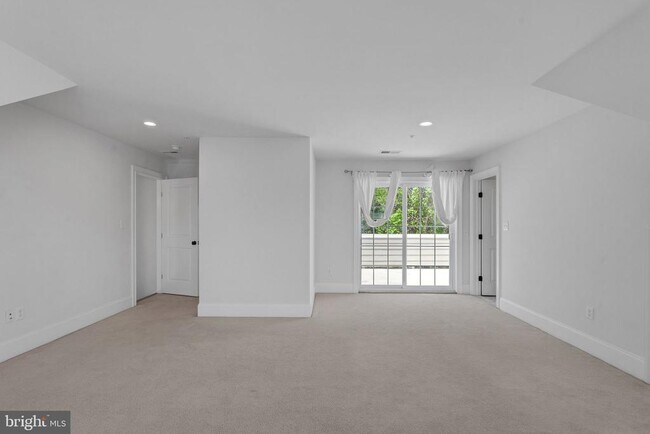 Building Photo - 17 Grey Ct
