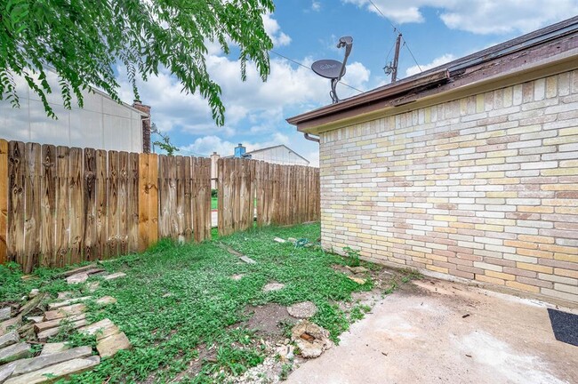 Building Photo - 11554 Chesswood Dr