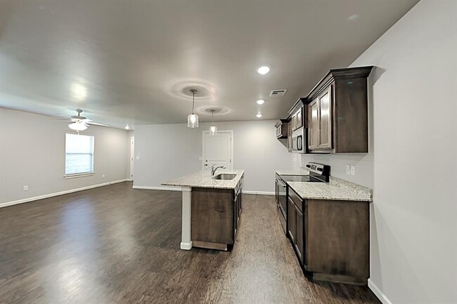 Building Photo - 4314 Stonehaven Dr