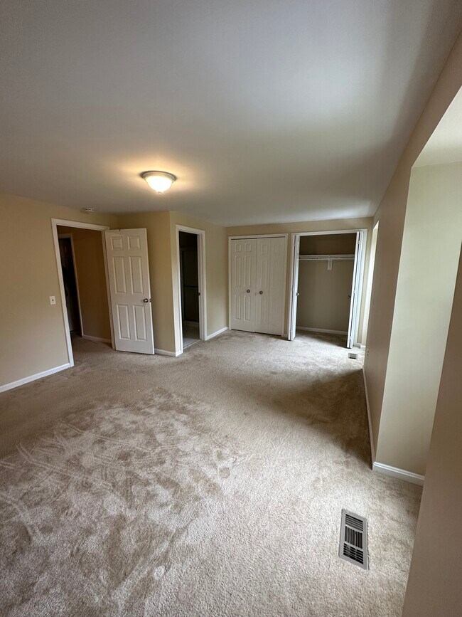 Building Photo - 11413 Oak Leaf Dr