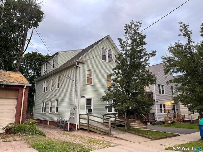 Building Photo - 39 Lander St