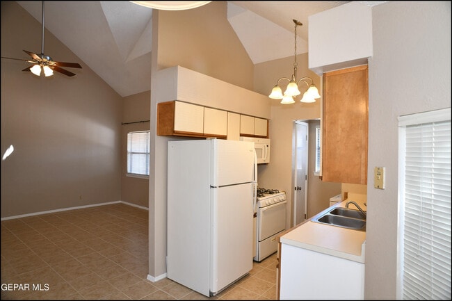 Building Photo - 813 Knorr Pl