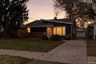 Building Photo - 25118 Lehigh St