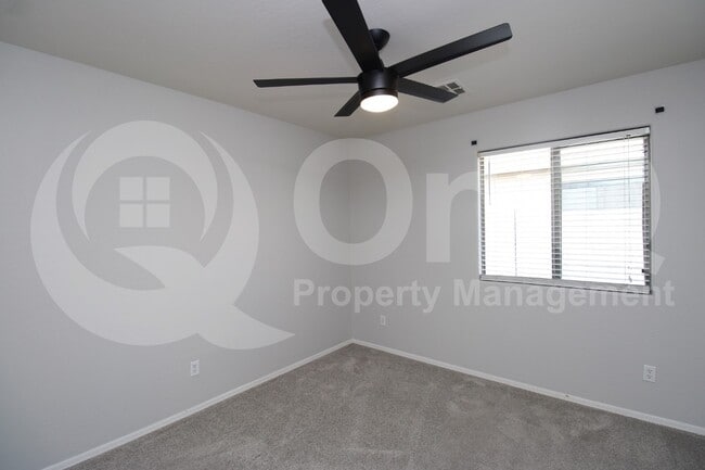 Building Photo - 45588 W Tulip Ln