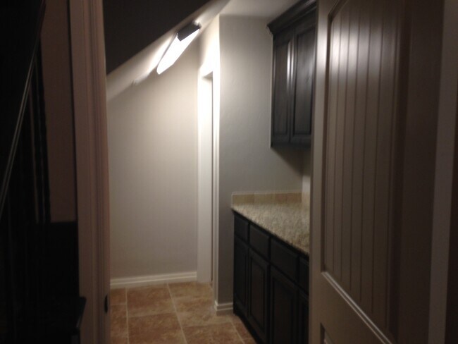 Building Photo - Edmond Schools + Kelly Lake Estates + 4 bedrooms + Community Pool