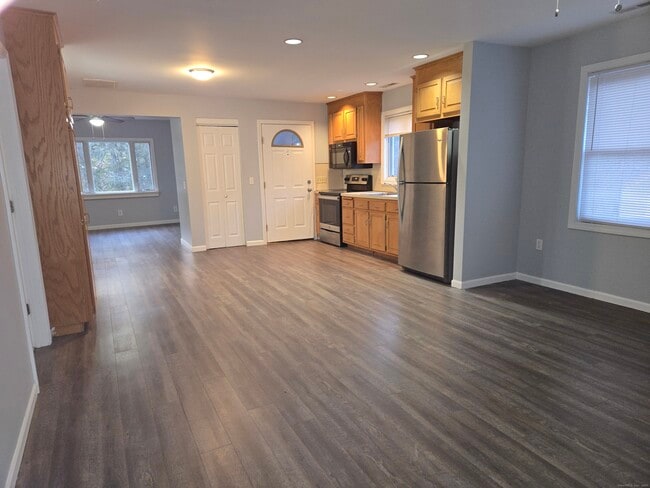 Building Photo - 329 Mohegan Rd